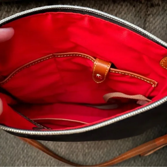 Dooney & Bourke Black and Tan Crossbody Bag❤️‍🔥 - Picture 7 of 9